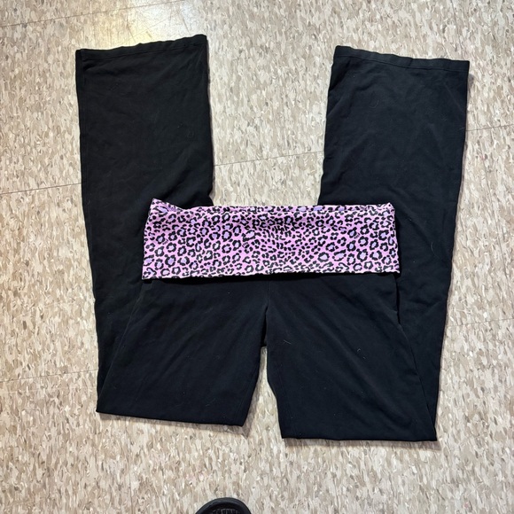 PINK Victoria's Secret Black foldover Leggings with Purple Leopard Waistband - Picture 3 of 4